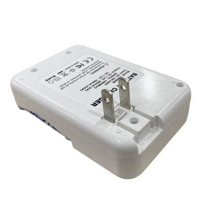 Cargador Para Pilas Recargables Con Capcidad de 4 Baterias + 4 Pilas C8006B AAAX4