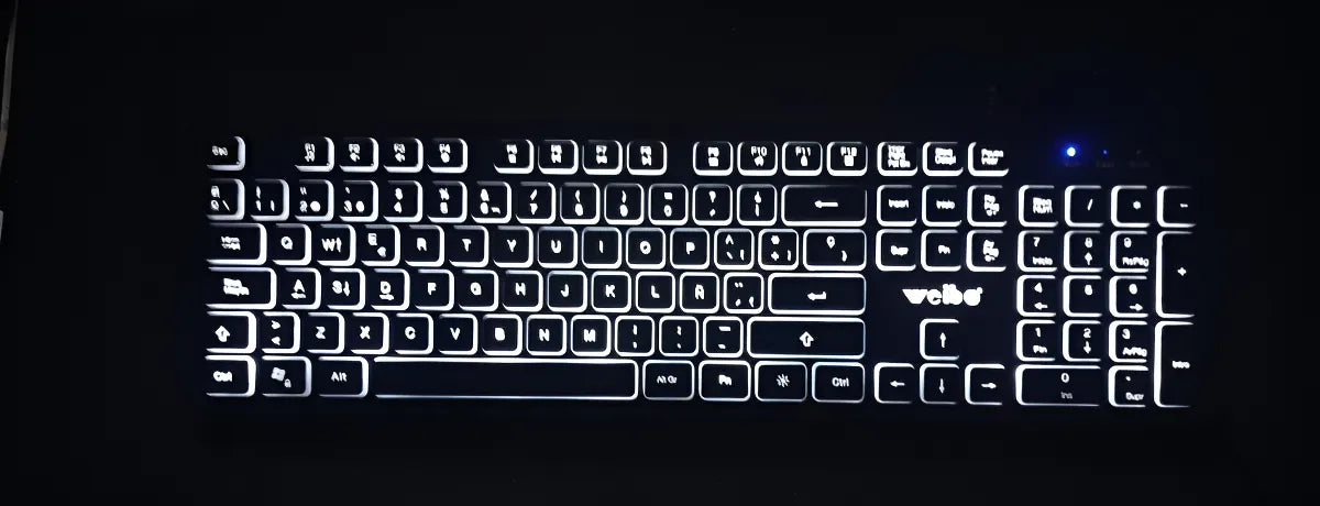Teclado Gamer Usb Weibo Fc-560 Silencioso Con Luz Multimedia