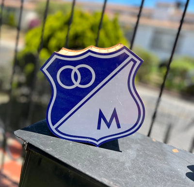 Caja Decorativa Forma Escudo Millonarios Regalo 22x21x8 Cm - Mdf - Millonarios
