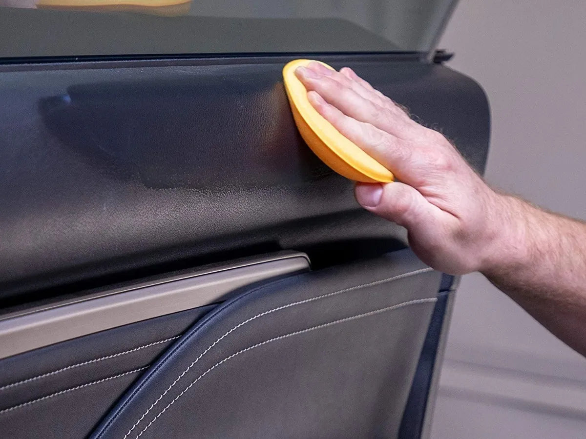 Meguiar´s Ultimate Protectant - Restaurador Partes Negras