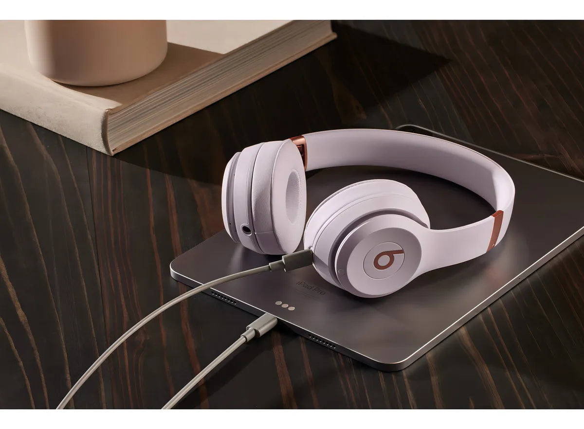 Audífonos Inalámbricos Beats Solo 4 - Rosa Algodón Color Rosa Claro Luz Blanco