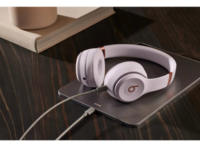 Audífonos Inalámbricos Beats Solo 4 - Rosa Algodón Color Rosa Claro Luz Blanco