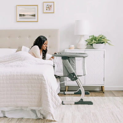 Baby Delight Beside Me Cuna Lateral Y Cama De Noche Para Be. Color Gris
