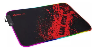 Mouse Pad Xtrike Me Gamer Iluminacion Y Base Antideslizante Color Negro
