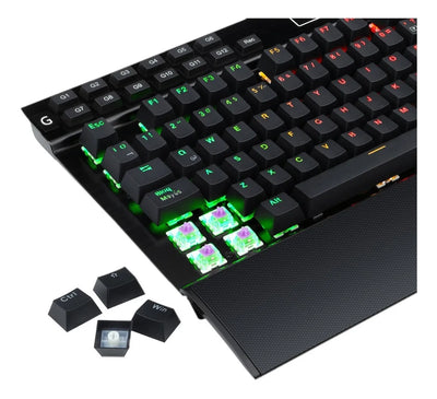 Teclado Redragon Yama QWERTY Outemu Purple español latinoamérica color negro con luz RGB