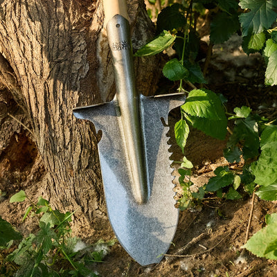 Pala de doble propósito de alta resistencia con hoja de cuchillo integrada - Borde serrado afilado adecuado para tala, perforación profunda, camping, jardinería - Hoja de corte de precisión, ideal para supervivencia al aire libre, leña y paisajismo, dise