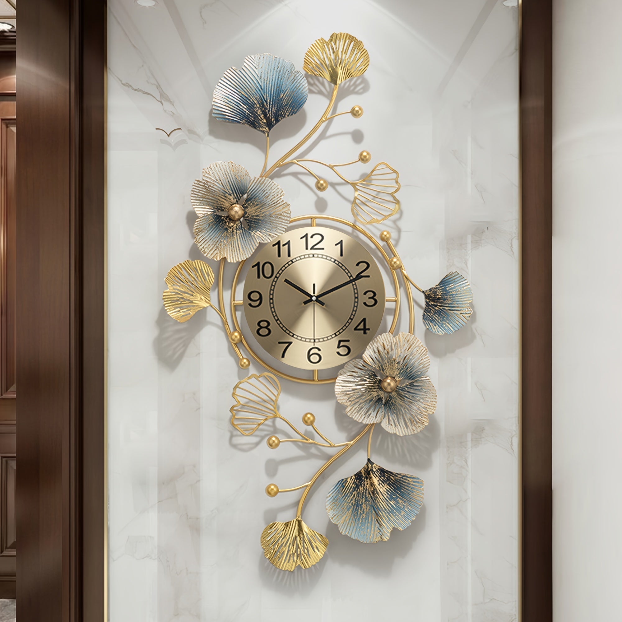 1pc Elegante Reloj de Pared de Metal con Flores y Hojas de Ginkgo, Decoración Artística para el Hogar, Silencioso, Funciona con Pilas, Sin Enchufe, para Decoración de Paredes de Sala de Estar, Dormitorio, Jardín al Aire Libre (Pilas no Incluidas)