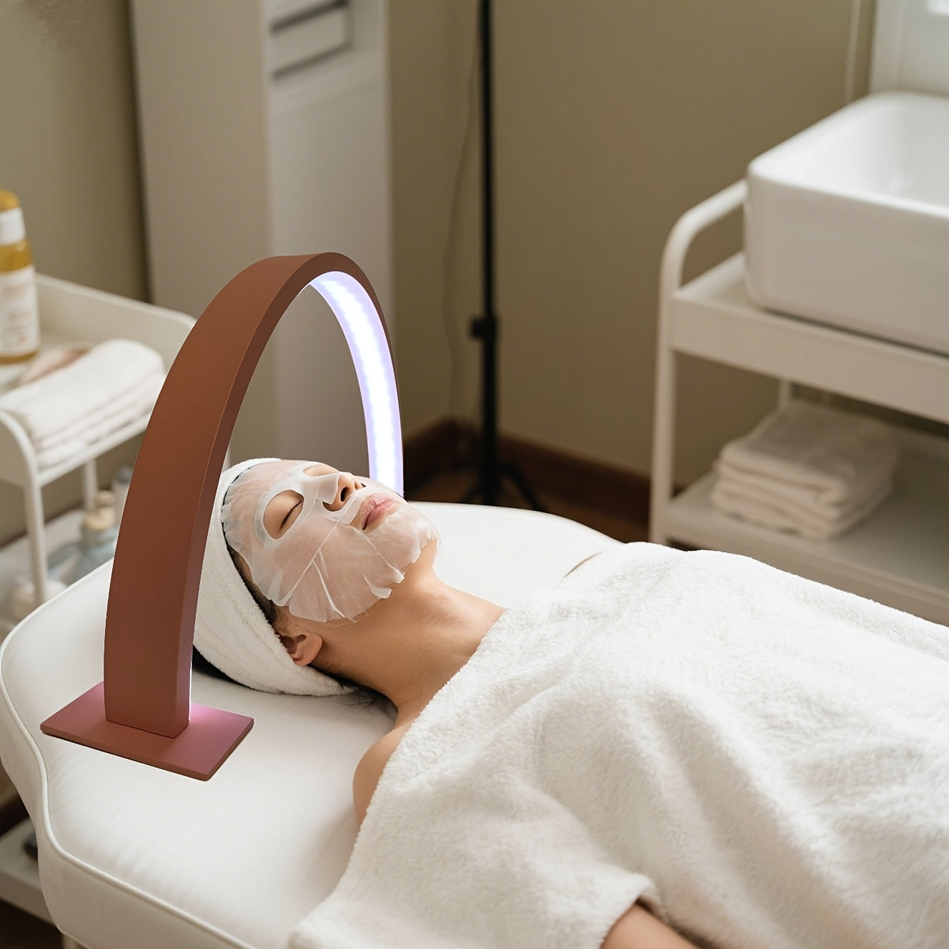 Linterna LED en forma de media luna, luz de relleno U con cuerpo metálico alimentado por USB, ideal para la industria de belleza, manicuras y extensiones de pestañas. Equipo profesional de belleza plug-and-play