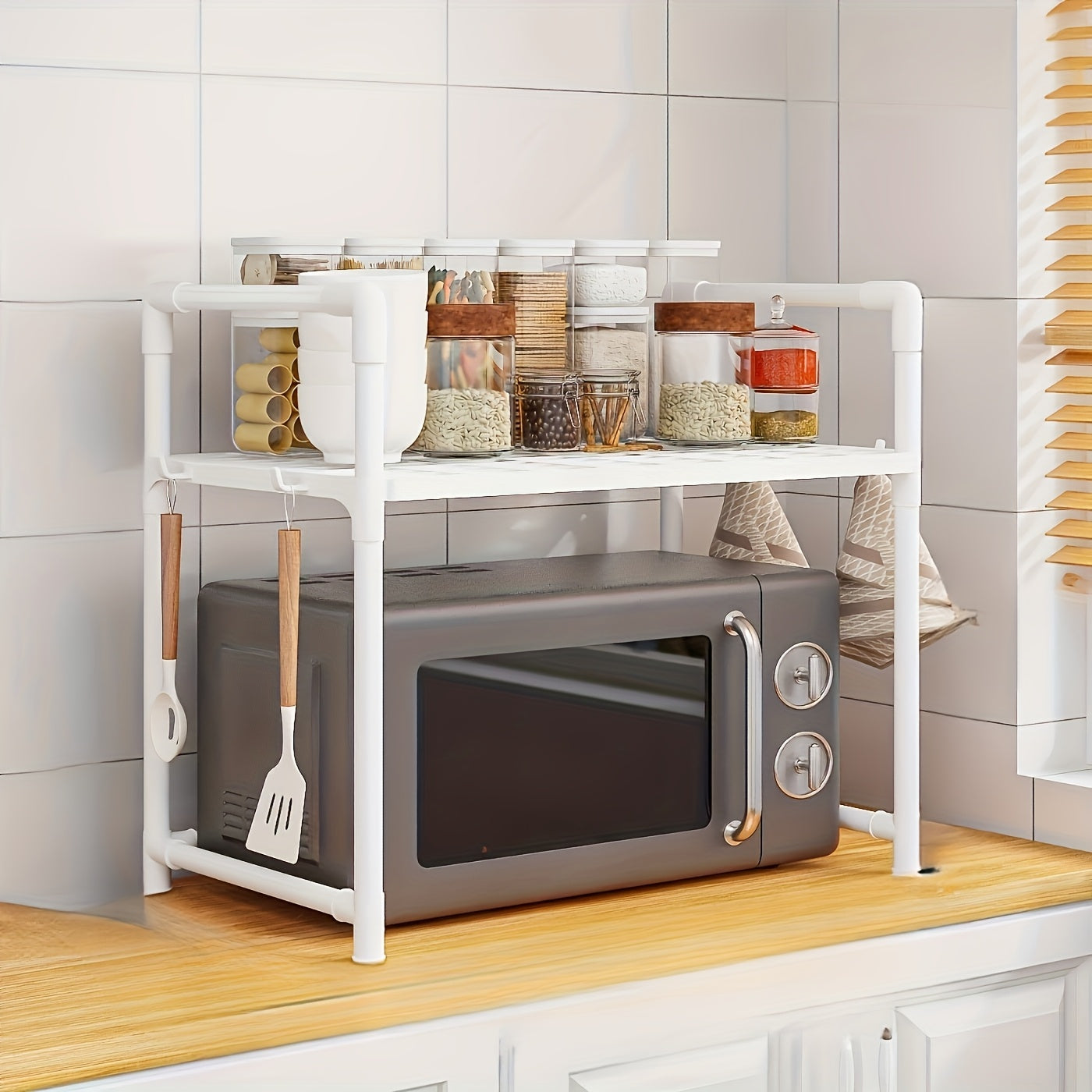 Estantería de Cocina de Almacenamiento Abierto con Compartimento para Microondas - Plástico Duradero, Diseño de Dos Niveles para una Organización Eficiente, Incluye Porta Utensilios y Estantes Espaciosos para Productos Secos, Organizadores y Almacenamien