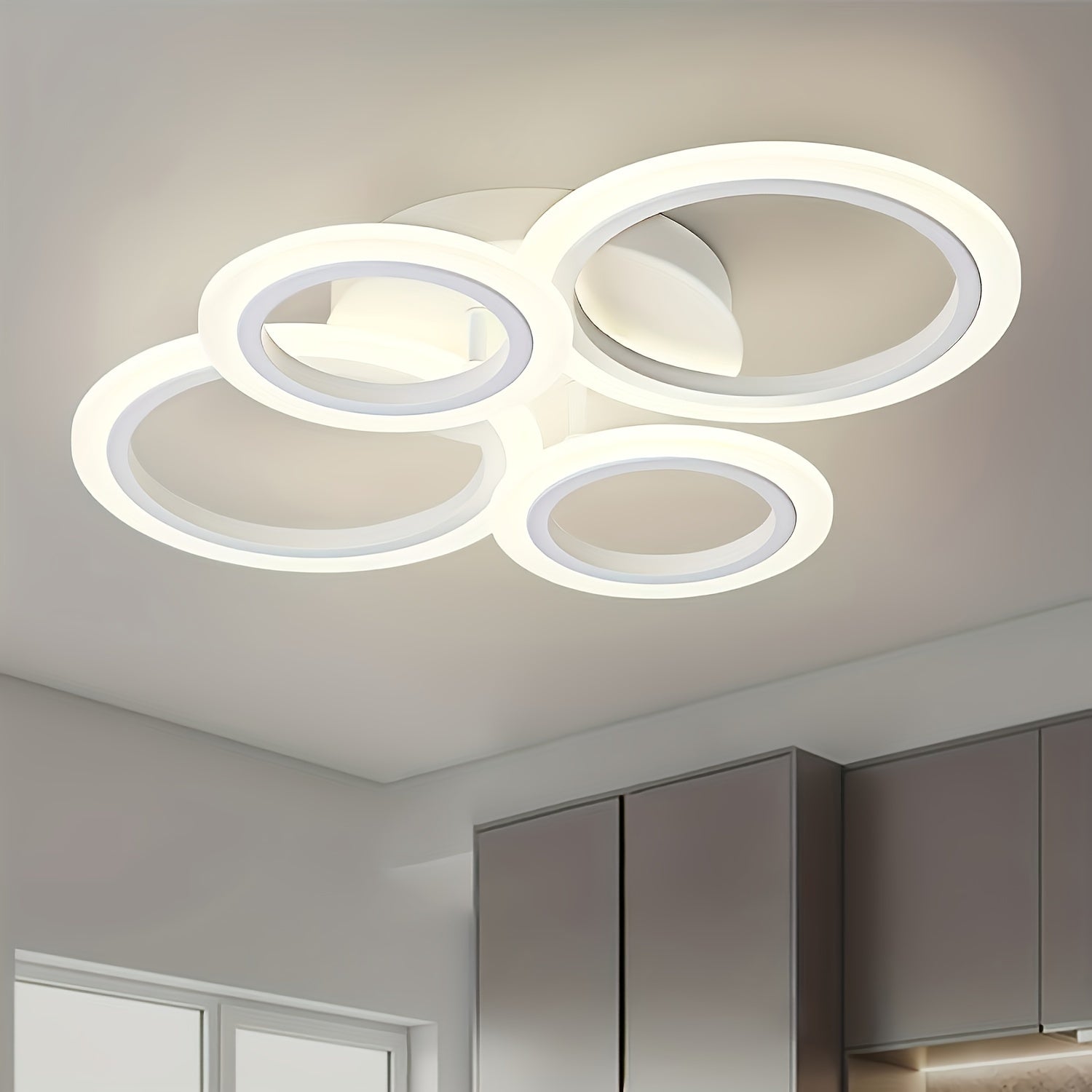 Lámpara de techo LED moderna con 4 luces en forma de anillo, diseño metálico con tono cálido y abrazaderas removibles para fácil instalación - Ideal para cocina, dormitorio, sala de estar, lavandería - Incluye hardware