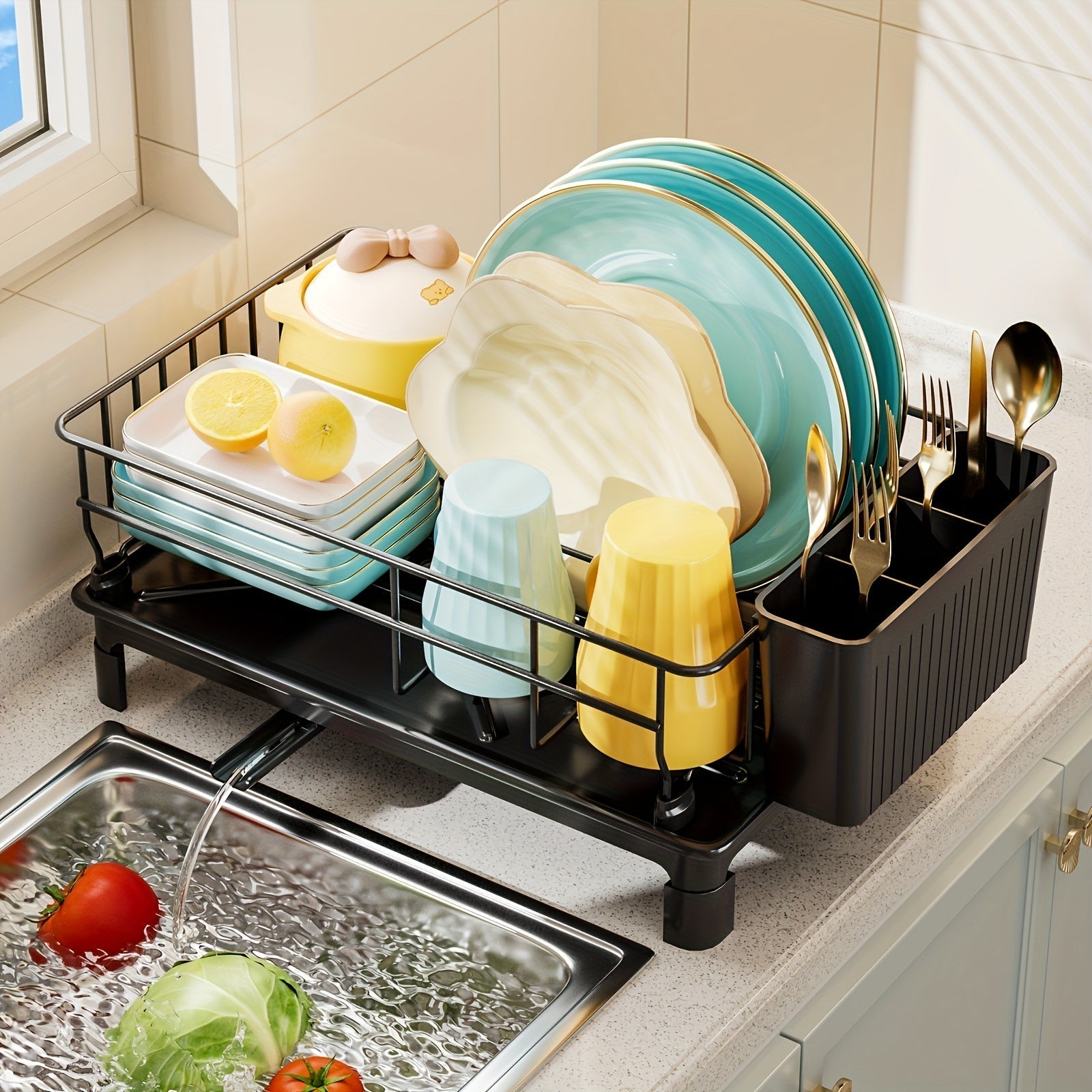 Estante para Platos de Una Capa que Ahorra Espacio con Porta-Cubiertos y Tabla de Escurre - Perfecto para la Organización del Fregadero de la Cocina