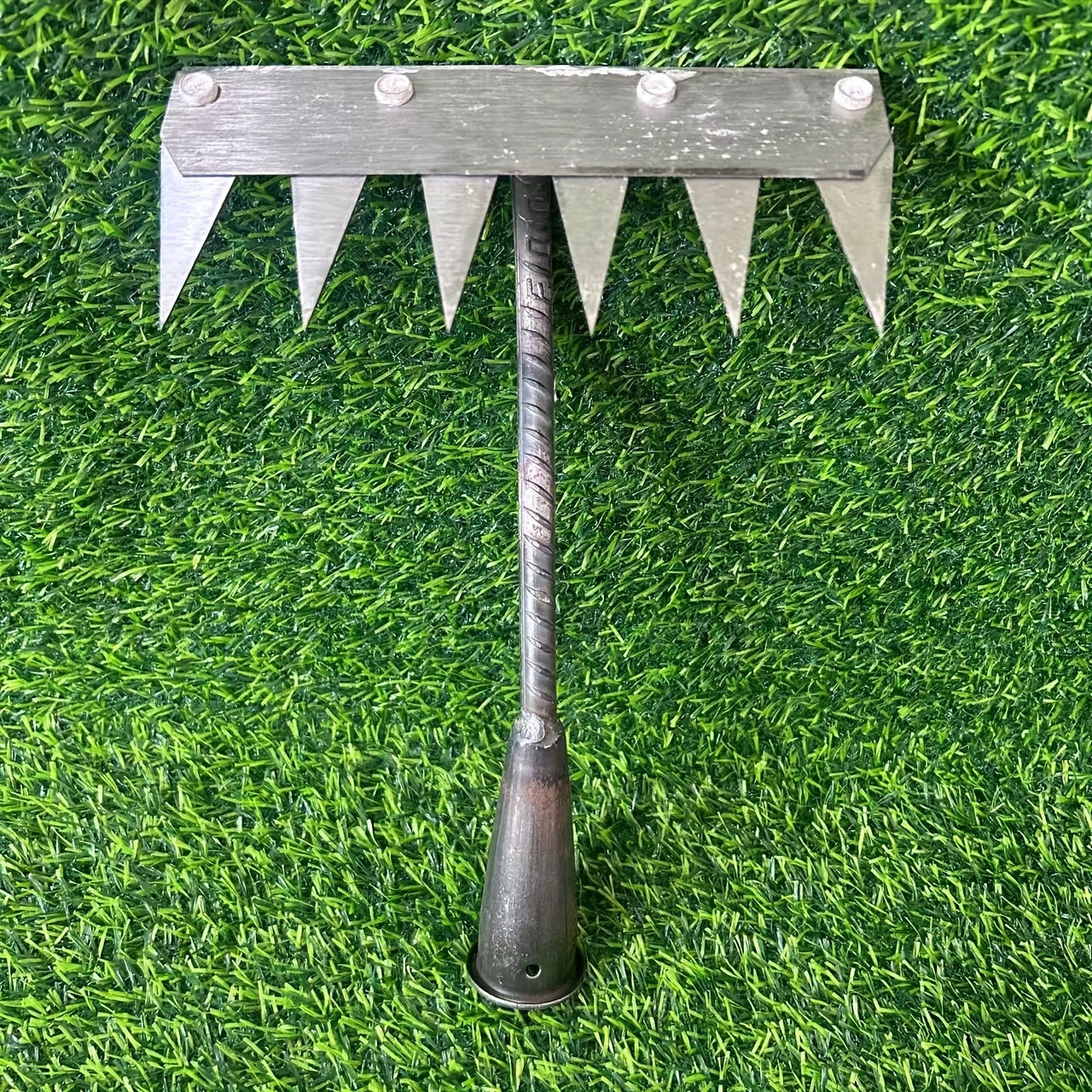 Rastrillo de Hierro Resistente al Óxido para Jardín con 5/6 Púas - Herramienta de Jardinería para Desbrozar Césped, Deshierbe en el Patio Trasero y Aflojar la Tierra, Herramienta Funcional para Jardinería | Herramienta Duradera para Jardín