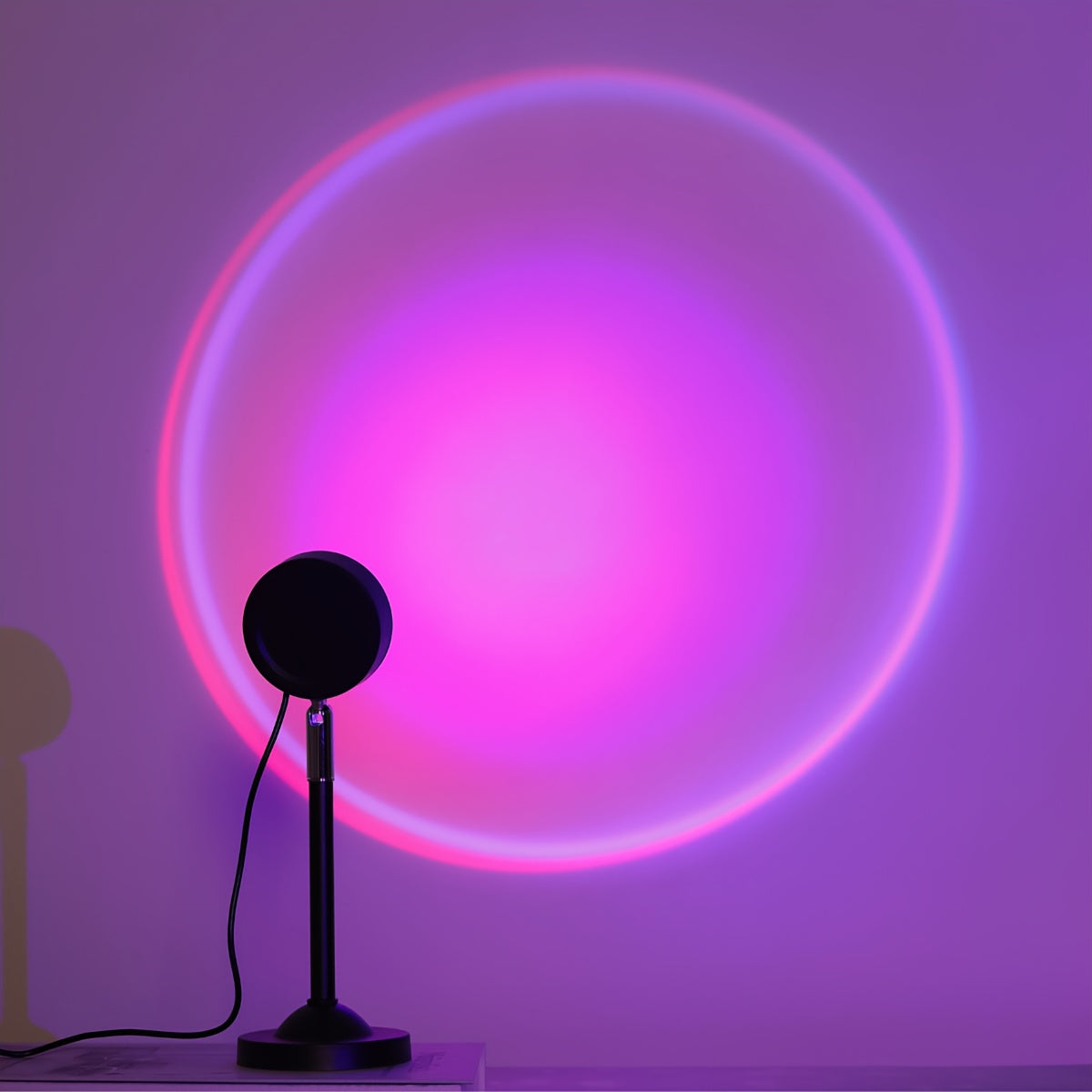 1pc Lámpara de Proyección de Puesta de Sol USB Creativa y Moderna, Proyector de Luz Arcoíris Romántico, Adecuado para Decoración de Dormitorio y Sala de Estar, Brillo Ajustable, Muy adecuada como lámpara de mesa del dormitorio, fondo fotográfico, creando