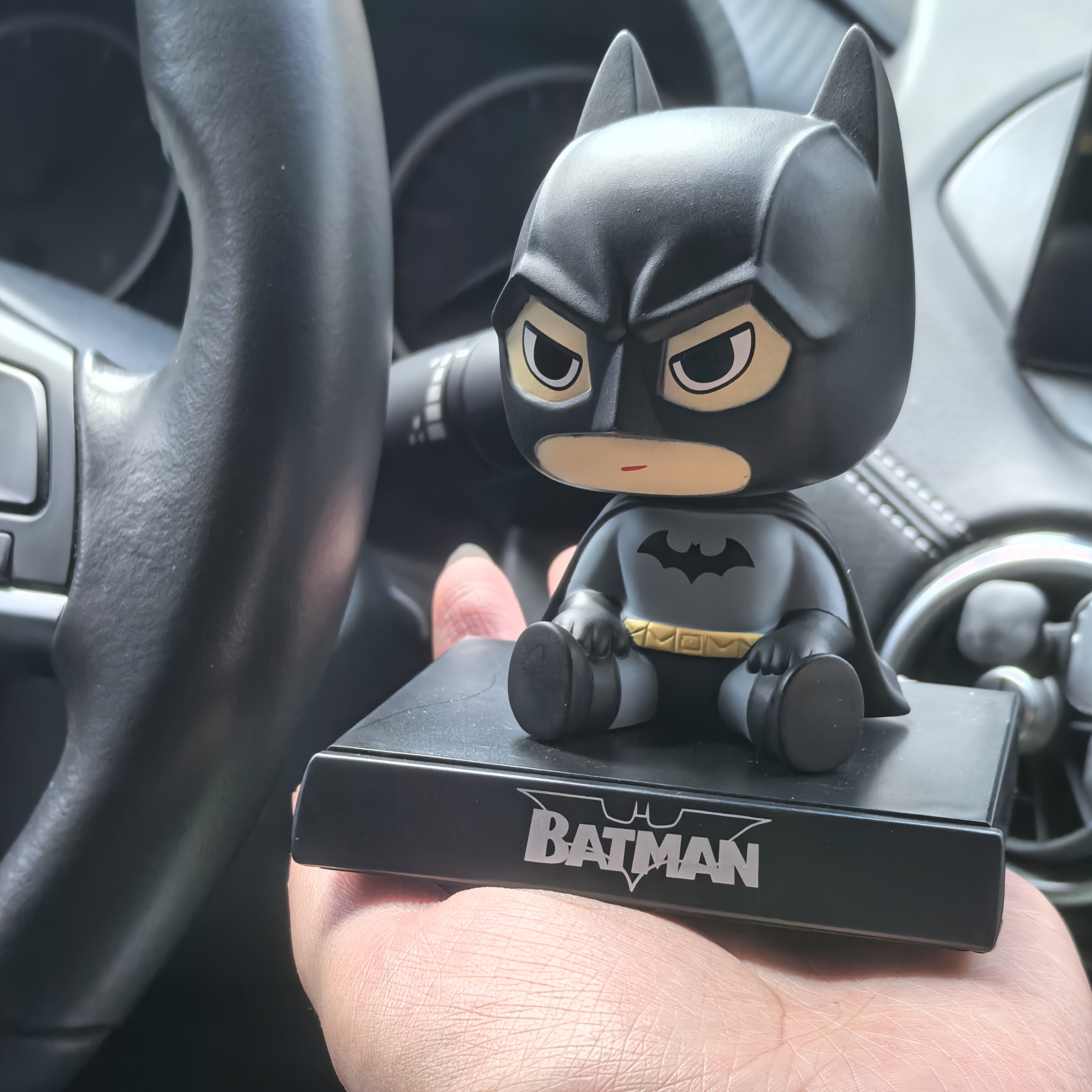 Figura de coche de Batman y Superman, decoración única para el salpicadero, adorno para escritorio, decoración para escritorio, mesa de noche, es la mejor opción para regalos de cumpleaños, Navidad, Halloween, Acción de Gracias.
