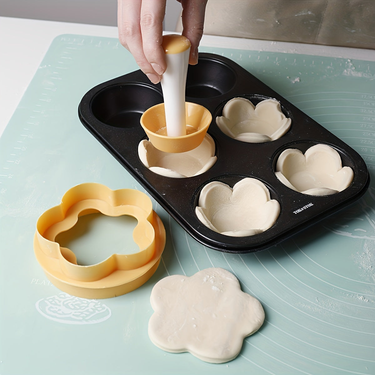 Juego de Cortadores y Prensa en Forma de Flor - Ideal para Tartlets, Galletas y Repostería - Utensilios y Accesorios de Cocina