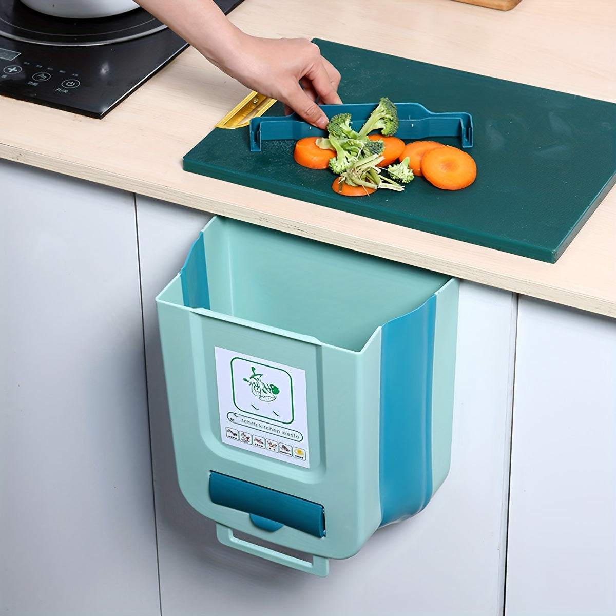 1pc Cubo de Basura Colgante Grande Plegable para Puertas de Armarios de Cocina - Ahorra Espacio, Cesta de Residuos Montada en la Pared en Blanco y Gris con Función de Clasificación Creativa, No Requiere Electricidad, Cubo de Basura para Puerta de Armario