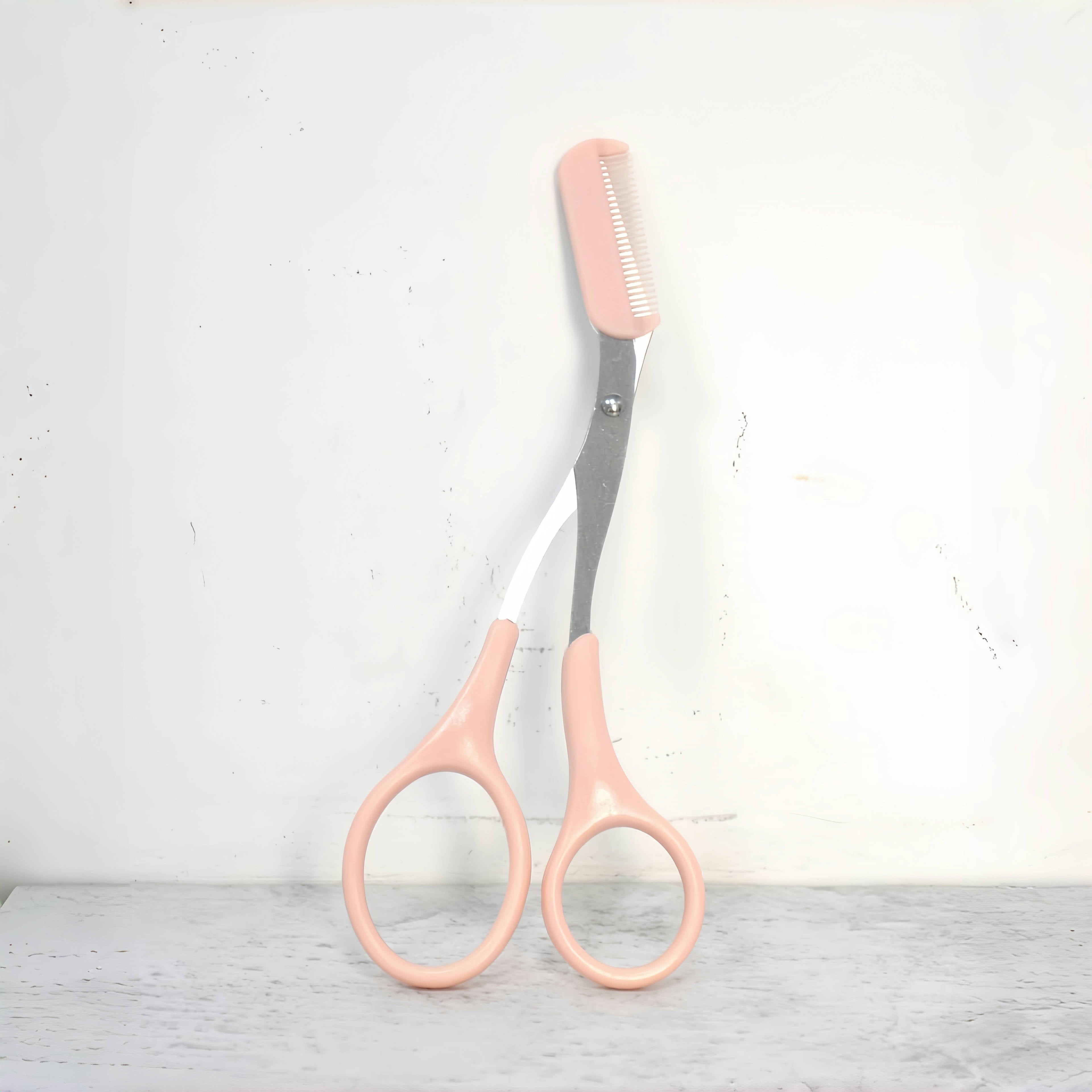 Tijeras para Cejas con Peine Incorporado de Acero Inoxidable - Herramienta de Precisión para el Cuidado con Mangos Rosas, Diseño Ambidiestro para Uso en Mano Derecha/Izquierda, Belleza Profesional y Doméstica, Construcción Metálica Duradera, Recortador d