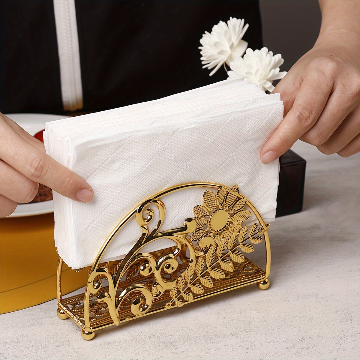 Soporte para servilletas de metal dorado vintage con diseño floral elegante, 1 unidad - Intrincado diseño de hojas y flores, perfecto para comedor, cocina o decoración de hotel, organizador de cocina, accesorio elegante, soporte decorativo