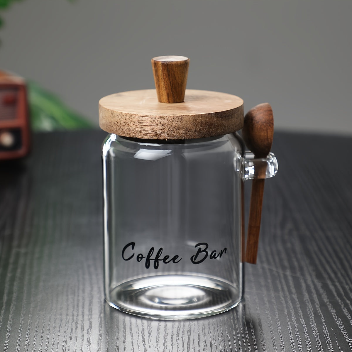 Contenedores hechos de vidrio para guardar artículos como café, té, granos, bocadillos y kimchi.