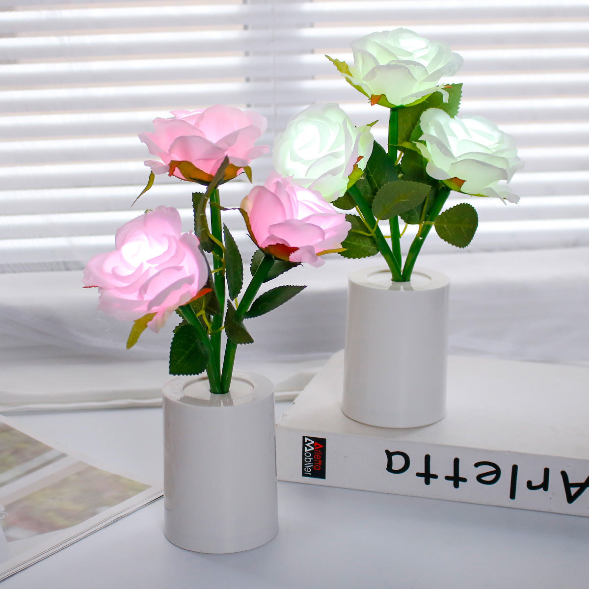1pc Luz Nocturna Realista de Rosa Floral - Ramo LED en Rosa/Blanco, Funciona con Pilas AAA (No Incluidas) - Decoración para Mesa, Iluminación para Bodas/Fiestas/Escenarios - Baja Tensión Segura, Regalo Ideal para Cumpleaños/Nadal o Eventos, Ambiente Enca