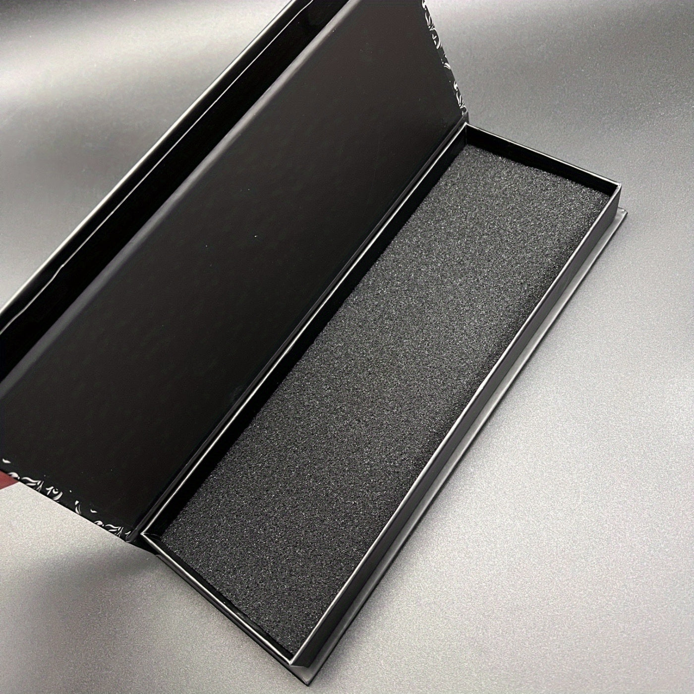 Estuche de exhibición de espada negra de lujo - 10,6" (26,49 cm) caja de almacenamiento de armas antiguas con diseño ornamentado, caja de regalo de cartón duro para cumpleaños, Navidad, Halloween y fiestas, regalo coleccionable, ideal para Navidad