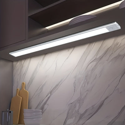 Luz de gabinete LED regulable con cambio de color, control de botón de pulsar y sensor de movimiento - Acabado de metal mate, batería de litio recargable, cable USB, cinta adhesiva de montaje incluida, sin accesorios - 20/30/40/50cm