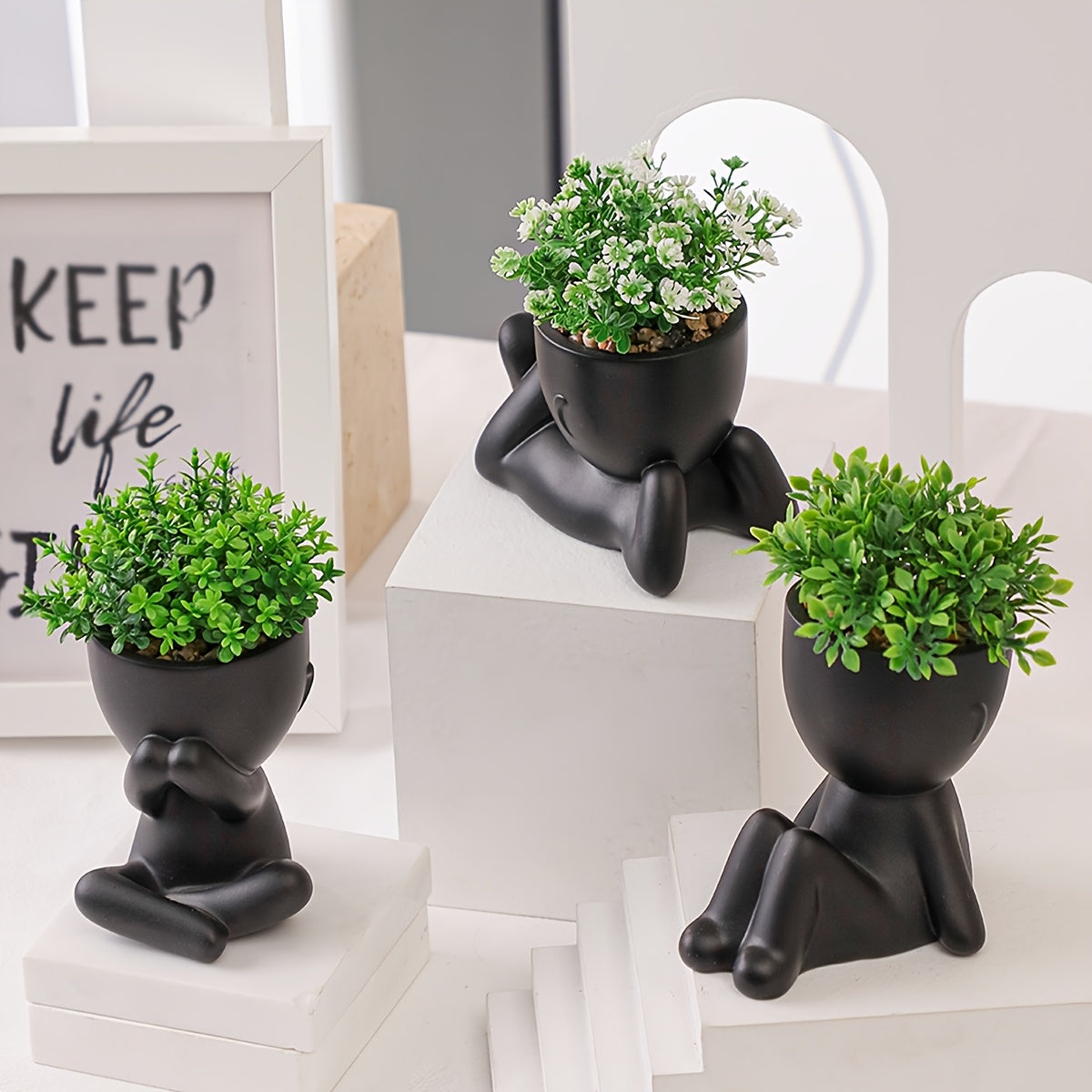 1pc Planta artificial de hoja de eucalipto en maceta, decoración de mesa de follaje de plumeria falsa, acento floral blanco, estilo INS, blanco y verde, material duradero de PP y PE, perfecto para entrada de casa, comedor, sala de estar, dormitorio, jard