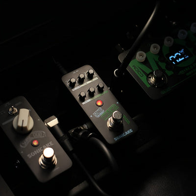 Pedal SONICAKE de Retardo y Reverb - Pedal de Efectos para Guitarra/Bajo con Temporizador Táctil, 4 Modos de Retardo y 4 Modos de Reverb, Diseño Vintage en , Construcción Robusta, para Guitarra Eléctrica, Bajo, Grabación en Estudio y Presentaciones en Vi