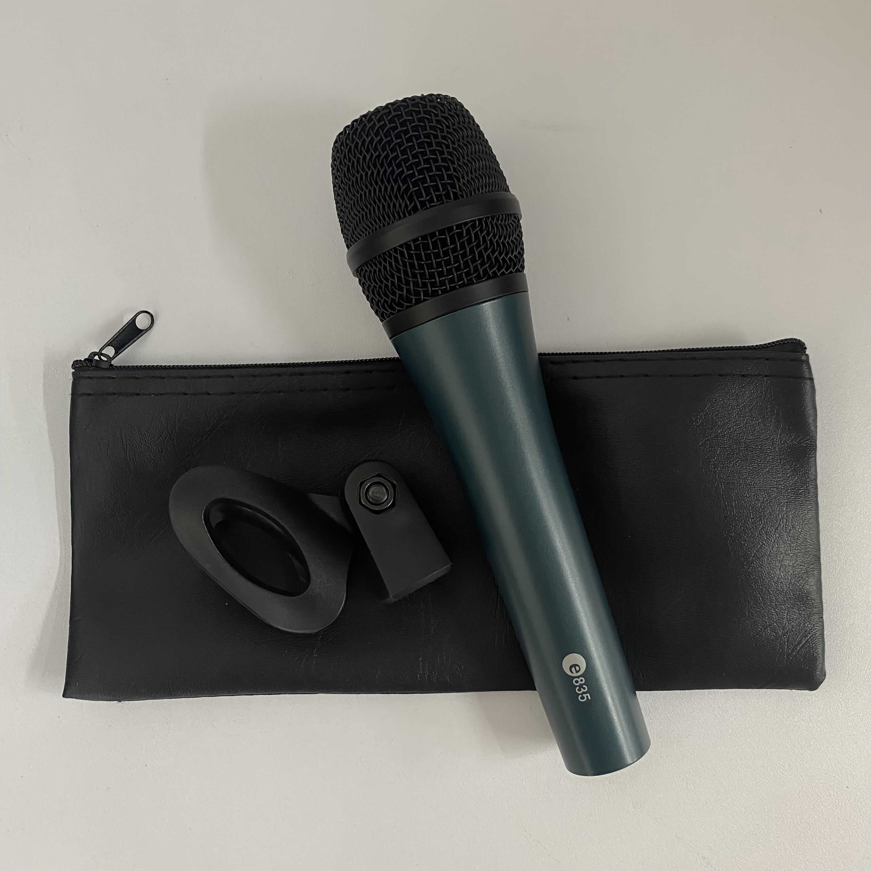 Micrófono dinámico profesional LEXINOVA E835 - Supercardioide, alimentado por USB con conector de 6.35 mm, sonido claro para grabación de voz en vivo, karaoke y presentaciones, diseño duradero para uso manual, micrófono para cantar
