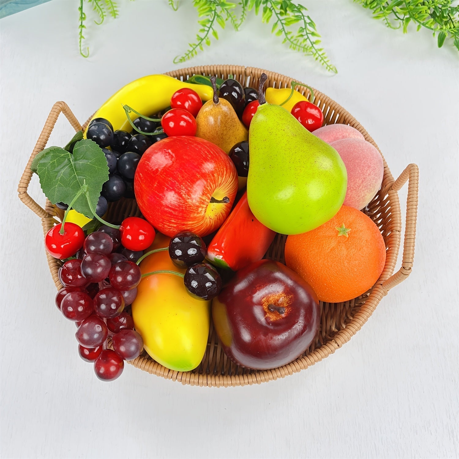 Un conjunto de 20 frutas falsas de alta calidad puede realzar la decoración de espacios de estar, áreas de comedor, dormitorios, lugares de trabajo, hoteles, instituciones educativas, así como ocasiones festivas como la Navidad y las fiestas.