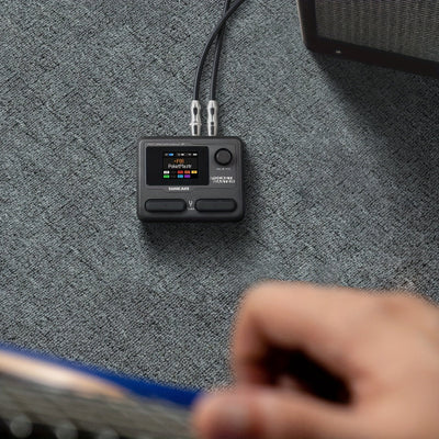 Procesador de efectos múltiples para guitarra Pocket Master de SONICAKE - Simulación de gabinete IR, portátil con clip de cinturón, batería recargable por USB, formato de señal analógica, diseño blanco y transparente, procesador de efectos de guitarra |