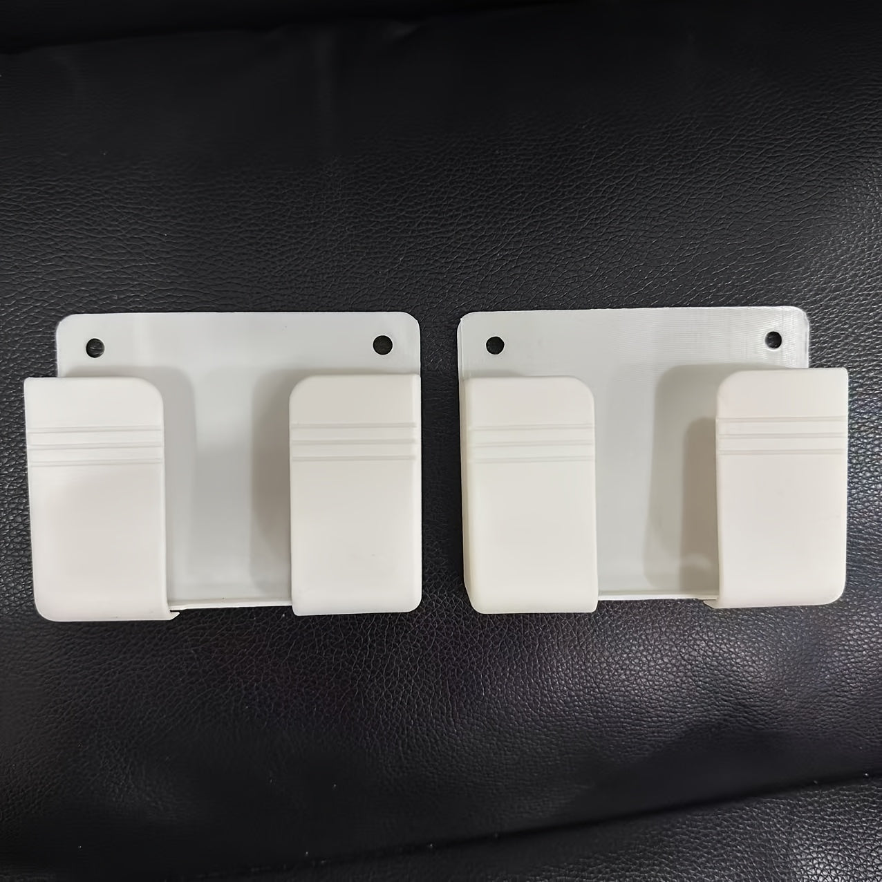 Organizador Versátil de Pared para Teléfonos, Controles Remotos y Cargadores - Instalación Sin Taladro, Perfecto para Dormitorio, Baño, Oficina, Estantes