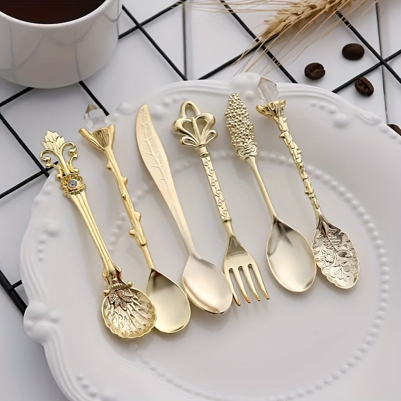 Juego de Cubiertos de Acero Inoxidable Tallados al Estilo Vintage Dorado de 6 Piezas - Cucharas y Tenedores de Estilo Real Mini para Café, Aperitivos, Postres - Vajilla Elegante para Cocina y Restaurante