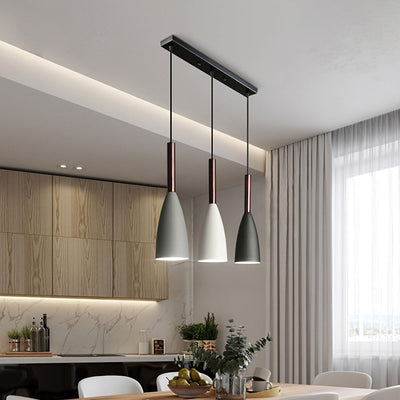 Modernas Lámparas Industriales de 3 Luces con Pantalla Metálica Recta, Candelabros Decorativos al Estilo Moda sin Madera de Roble y Acabado en Hierro, Aparato de Iluminación Retro Industrial para Colgar en el Techo con Luz Ajustable para Cocina, Dormitor