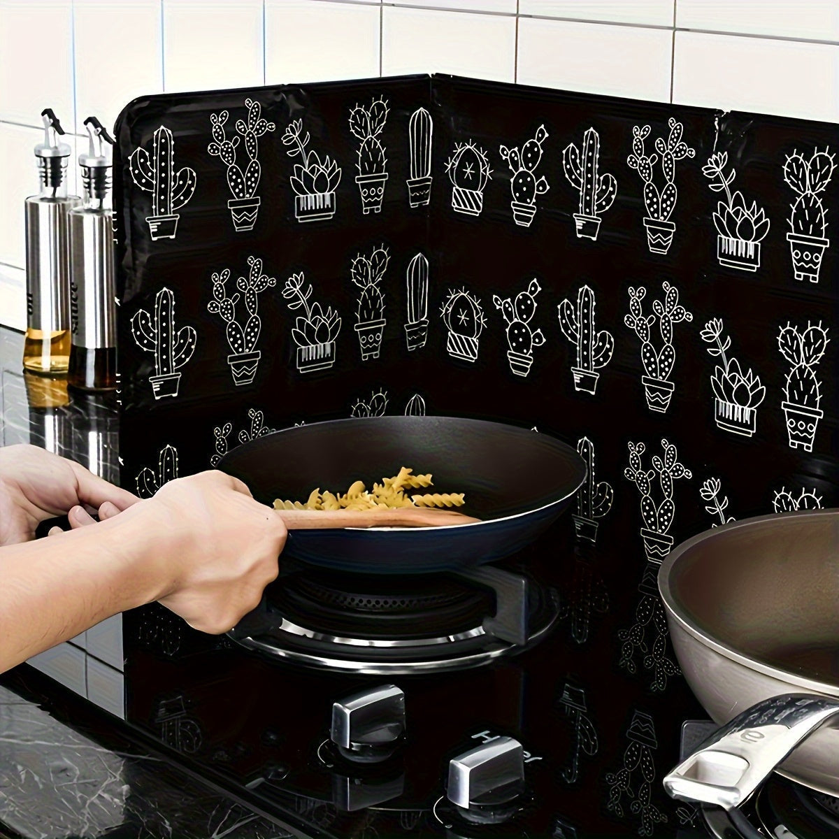 1 pieza de protector contra salpicaduras para estufa, con protección térmica, fácil instalación, reutilizable, disponible en 2 colores, pantalla anti-salpicaduras sin contacto alimentario, bloque plegable antigrasa para ollas y protección contra derrames