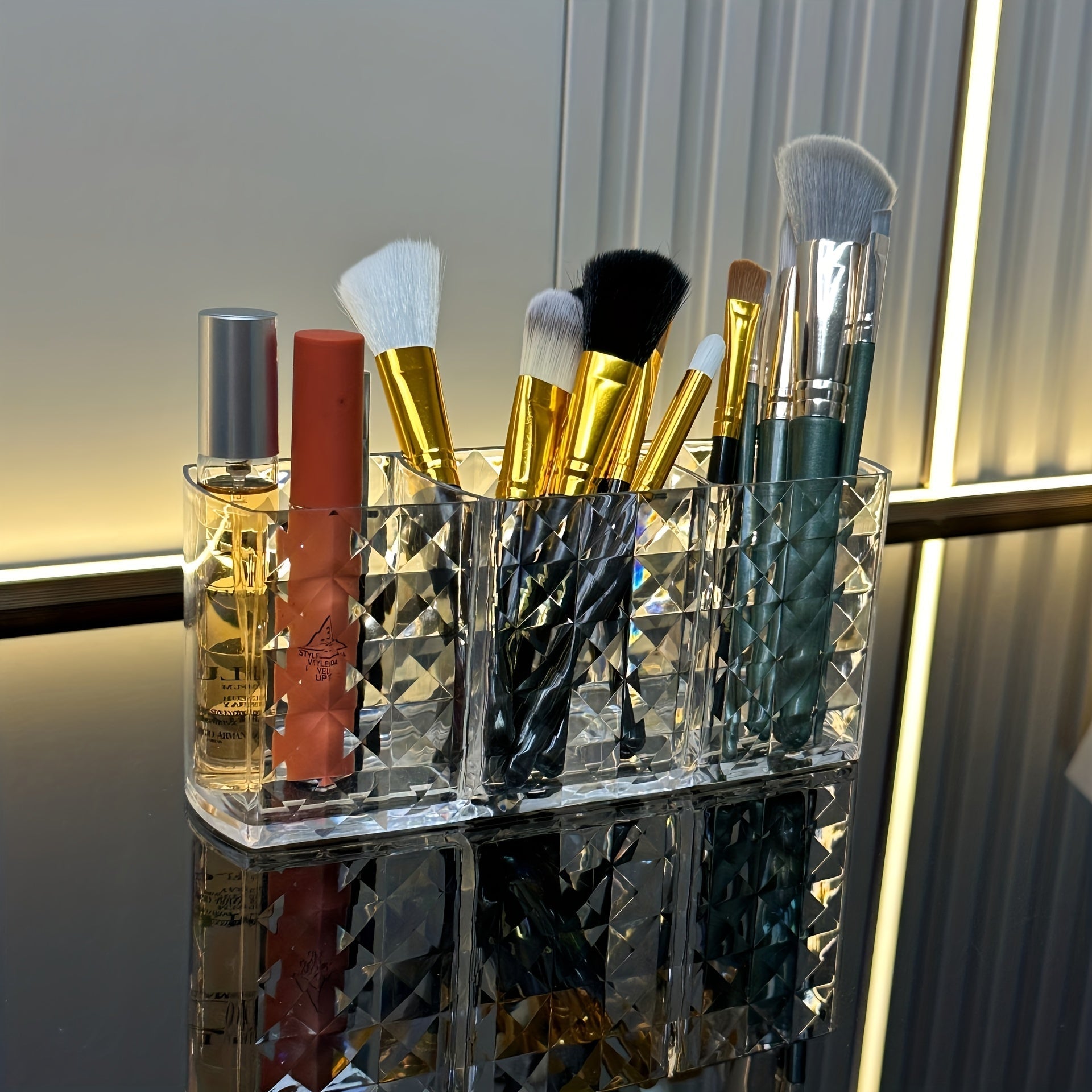 1pc Soporte de cepillo de maquillaje de acrílico de lujo - Organizador de cosméticos de 3 compartimentos, estuche de exhibición de mostrador, plástico ligero, no requiere energía, solución de almacenamiento independiente y elegante