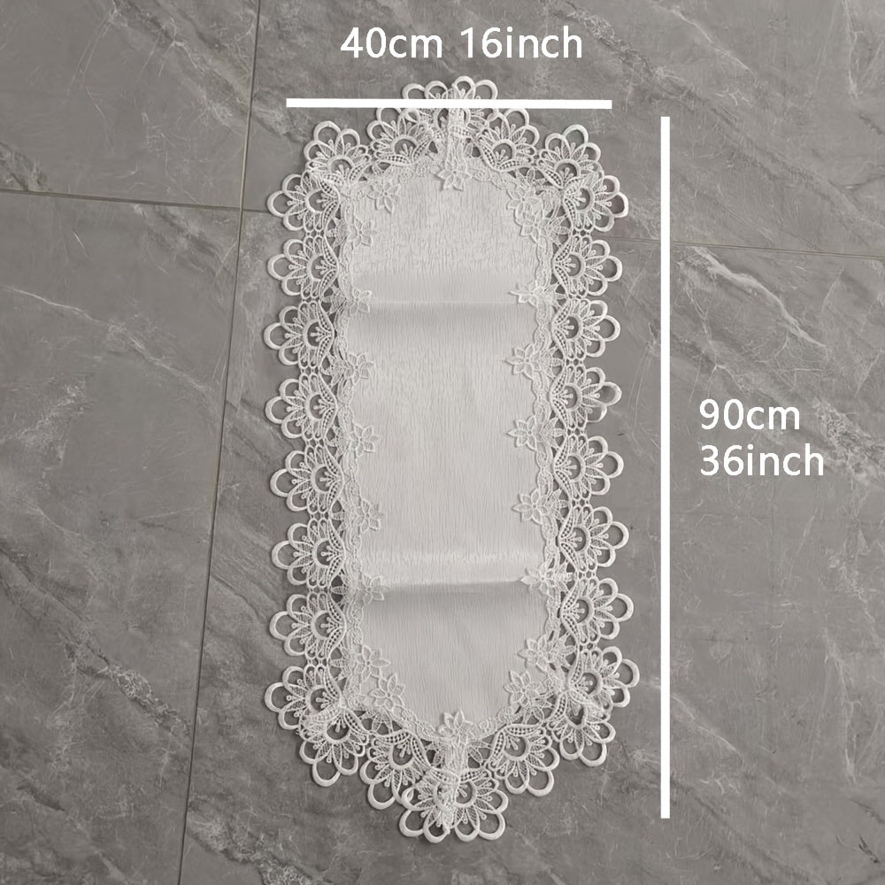 Elegante Camino de Mesa de Encaje Blanco - Perfecto para la Decoración Navideña