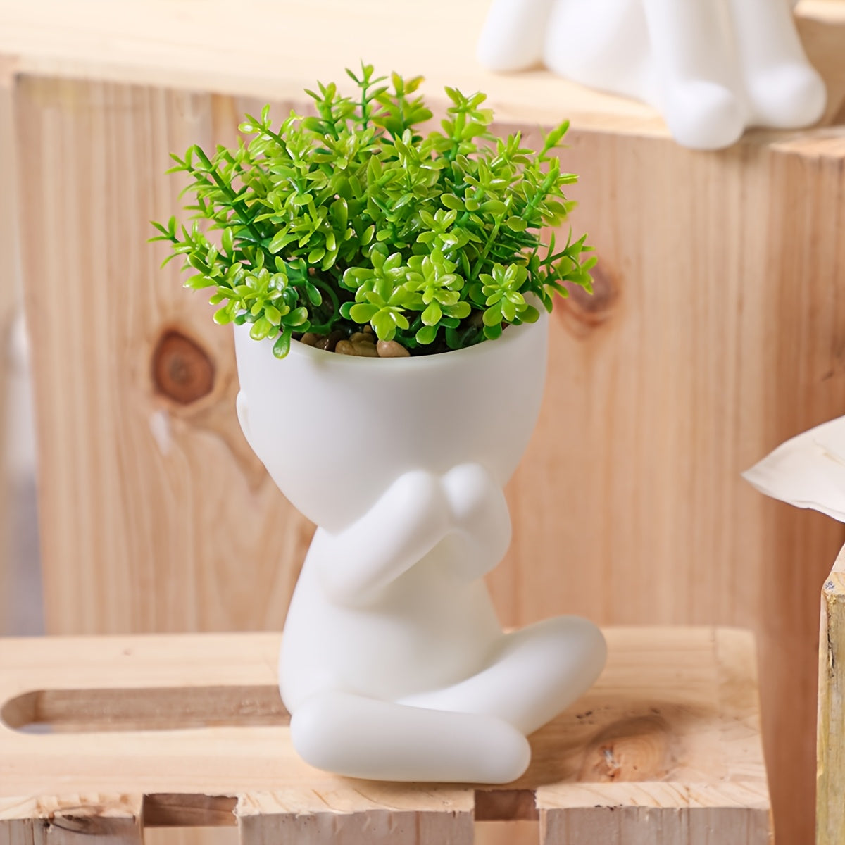 1pc Planta artificial de hoja de eucalipto en maceta, decoración de mesa de follaje de plumeria falsa, acento floral blanco, estilo INS, blanco y verde, material duradero de PP y PE, perfecto para entrada de casa, comedor, sala de estar, dormitorio, jard