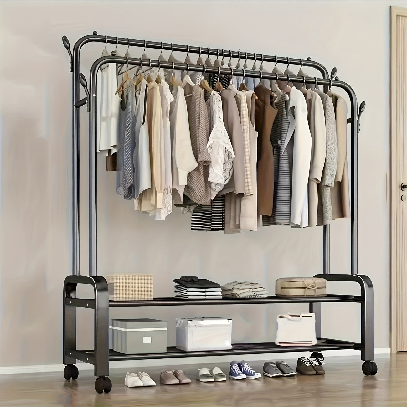 Organizador de Ropa con Ruedas - Estantería Doble para Secado y Almacenamiento de Zapatos, Soporte Plástico Resistente para Dormitorio o Armario, Solución Multifuncional Ahorradora de Espacio, Diseño Eficiente con Barras Dobles