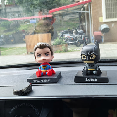 Figura de coche de Batman y Superman, decoración única para el salpicadero, adorno para escritorio, decoración para escritorio, mesa de noche, es la mejor opción para regalos de cumpleaños, Navidad, Halloween, Acción de Gracias.